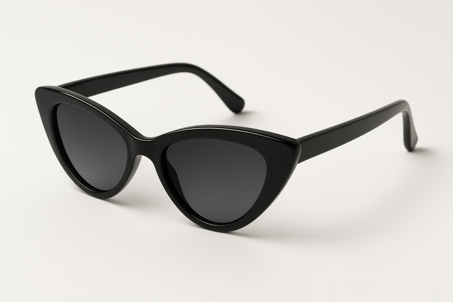 Black Cateye - Angled View